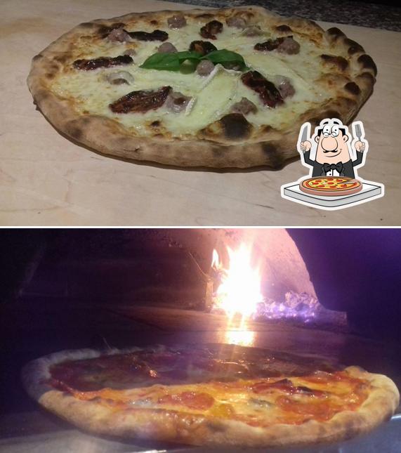 At PIZZERIA PALINURO, you can enjoy pizza