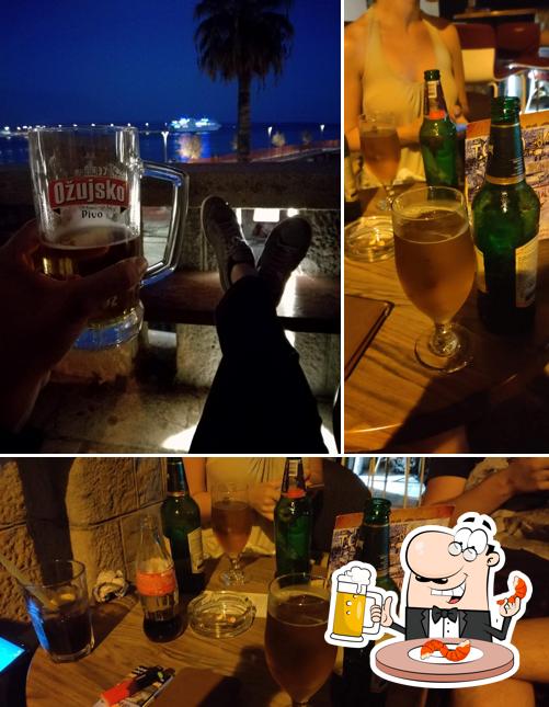 Puoi prenderti un rinfrescante bicchiere di birra chiara o scura