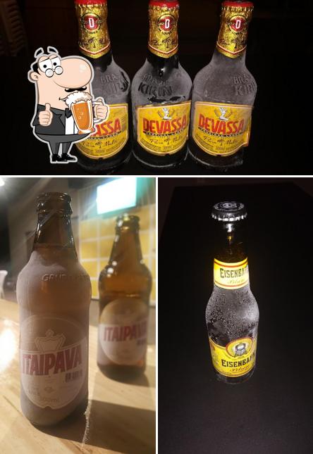 Você pode tomar uma tulipa de cerveja leve ou escura