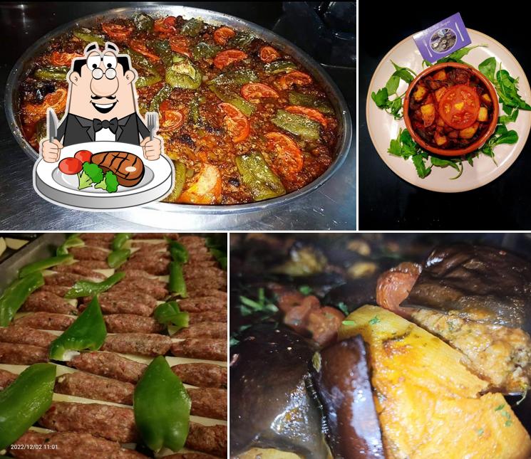Prenez des repas à base de viande à turk-evi