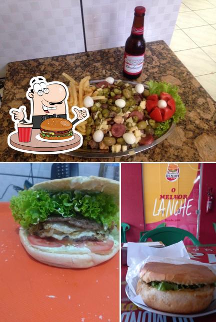Peça um hambúrguer no Lancheria Da Denira