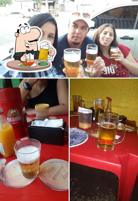 Você pode tomar uma tulipa de cerveja leve ou escura