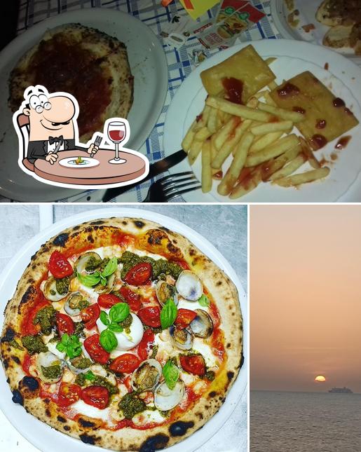 Dai un’occhiata alla foto che presenta la cibo e esterno di Playa D'or