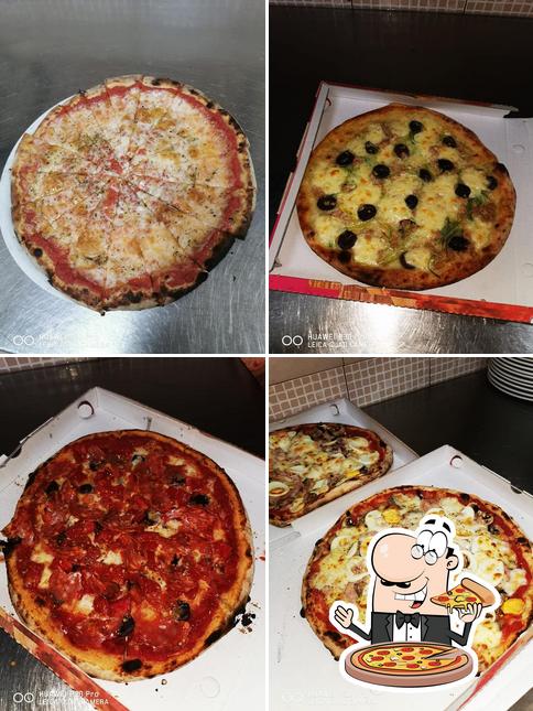 Scegli una pizza a Pizzabar Al Vialetto