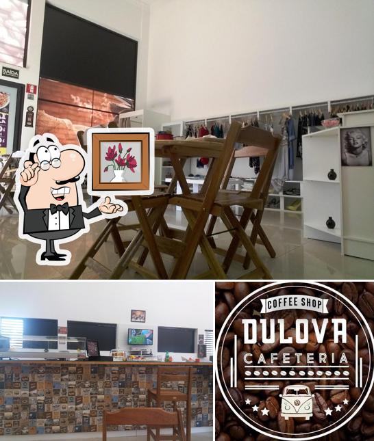 A Coffe Shop DULOVA Cafeteria se destaca pelo interior e comida