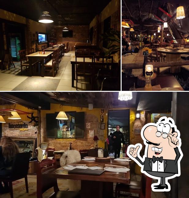 O interior do Bocasanta Pub e Pizza