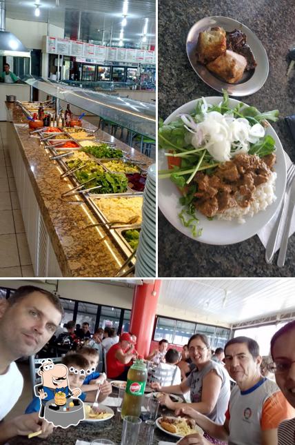 O restaurante simonetti se destaca pelo comida e interior