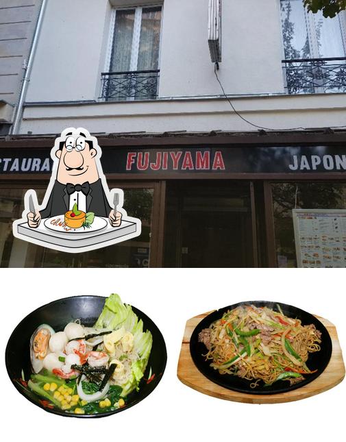 This is the photo showing food and interior at Fujiyama