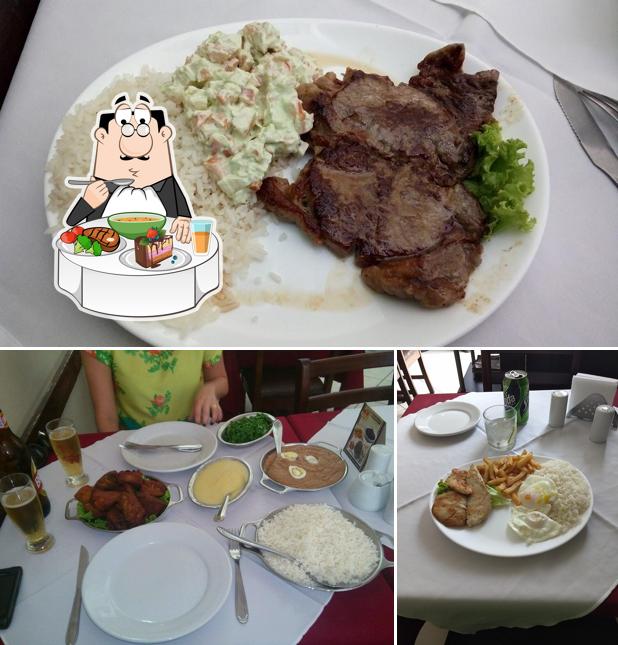 Dê uma olhada a foto apresentando mesa de jantar e comida a Matriz Mineira