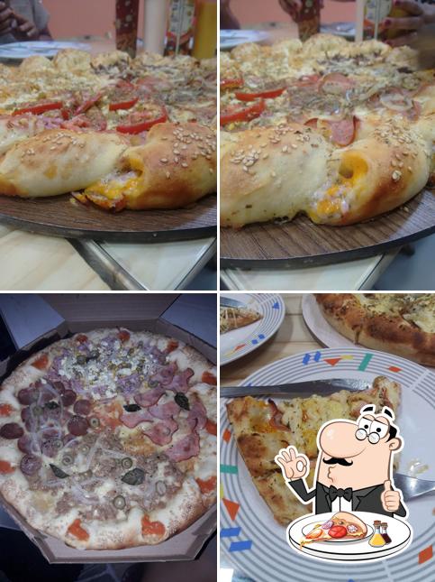 Consiga pizza no Tina's Pizzaria & Restaurante