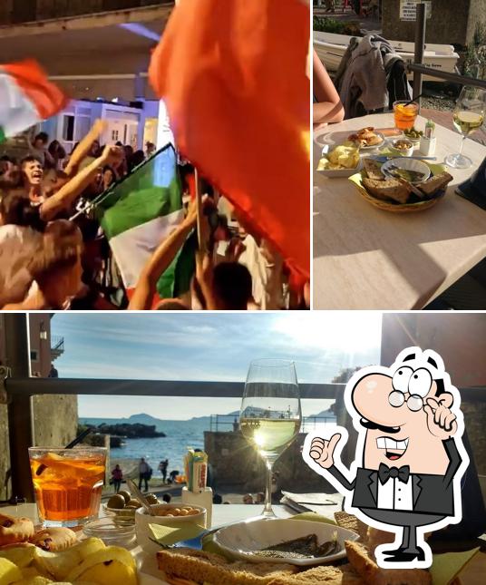 Dai un’occhiata alla foto che mostra la interni e cibo di Bar La Marina