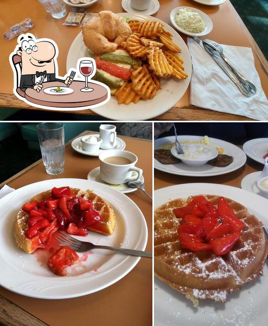 https://img.restaurantguru.com/cc82-Restaurant-Golden-Griddle-Pancake-House-meals.jpg