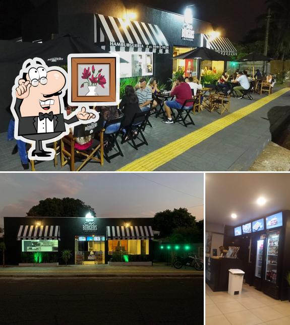 Confira a foto mostrando interior e exterior no Chefs Burgers Vila A