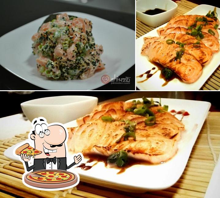 Try out pizza at Shinzo Yakissoba e Sushi Aracaju