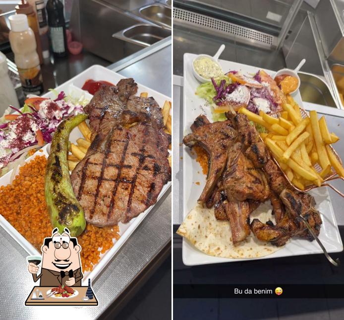 Il y a une variété de plats pour les amateurs de viande