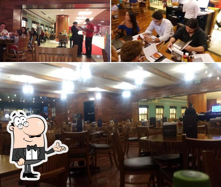 O interior do Madero Steak House Rio Leblon