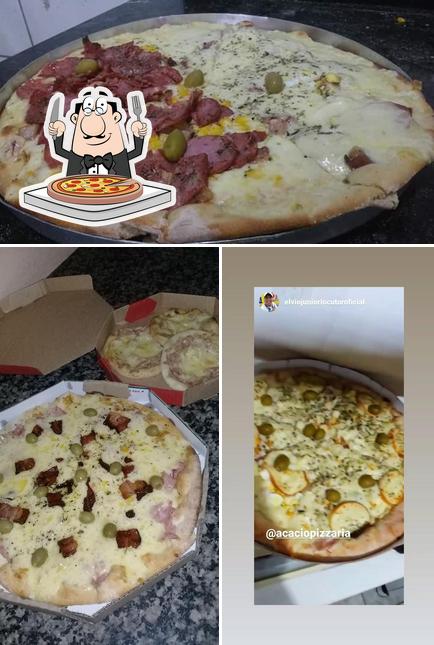 Escolha pizza no Acacio pizzaria e esfiharia