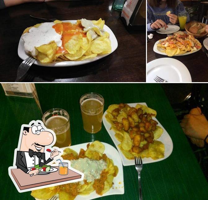 Estas son las fotos donde puedes ver comida y comedor en La Patatina SL