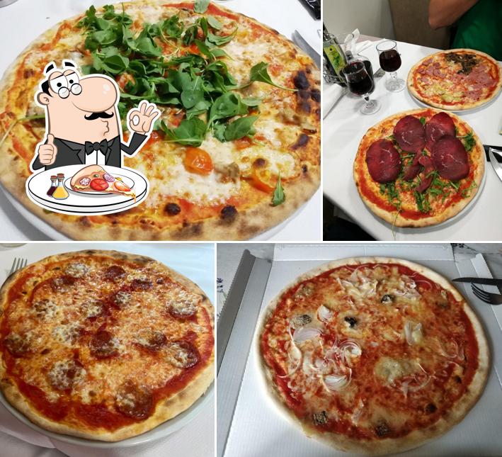 Scegli tra le svariate varianti di pizza