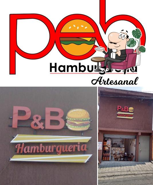 O interior do P&B Hamburgueria