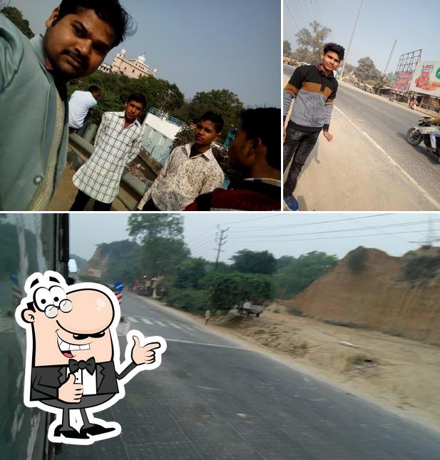 See this picture of Ratan Hotel