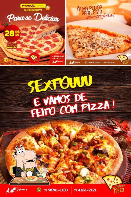 Comida em Feito com Pizza