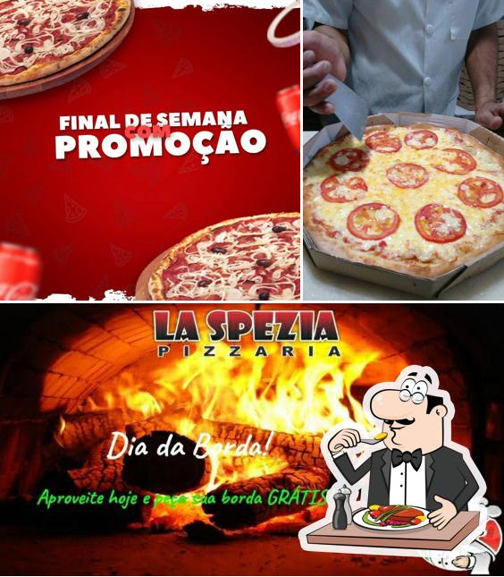 Confira a foto mostrando comida e interior a La Nova Pizzeria