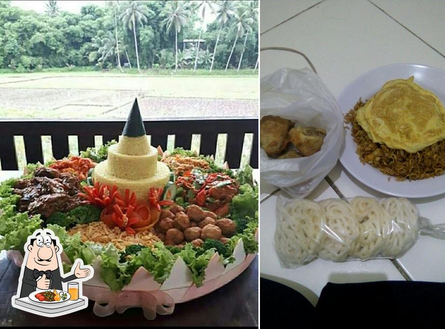 Comida en Warung Nasi Ibu Uum