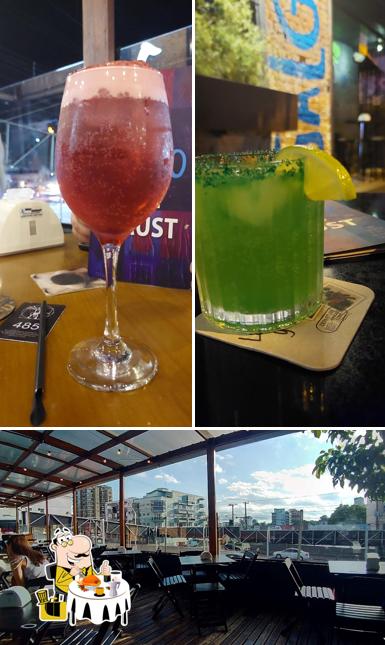 Confira a foto ilustrando comida e interior no Galgo beer house