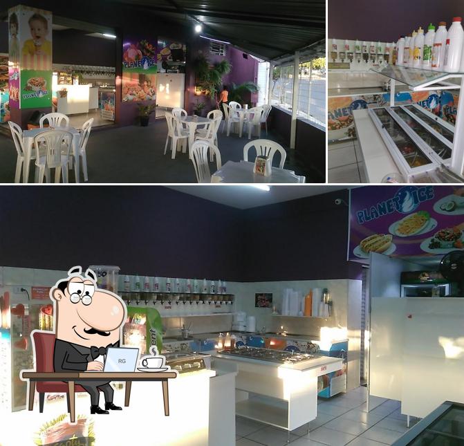 O interior do Planet Ice sorveteria e lanchonete Marília