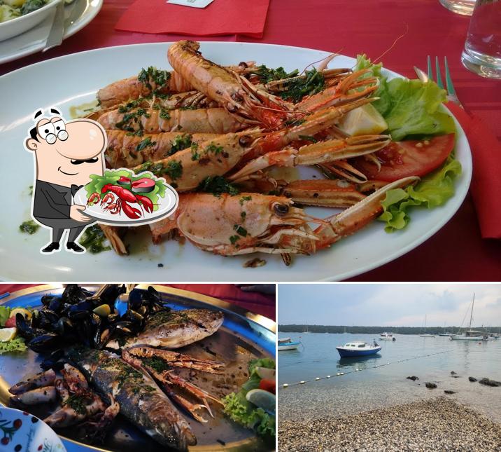 Try out seafood at Restoran Barka