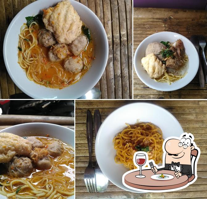 Food at Mie Bakso Tulang Sumsum Om Maco (Kuah Lahar)