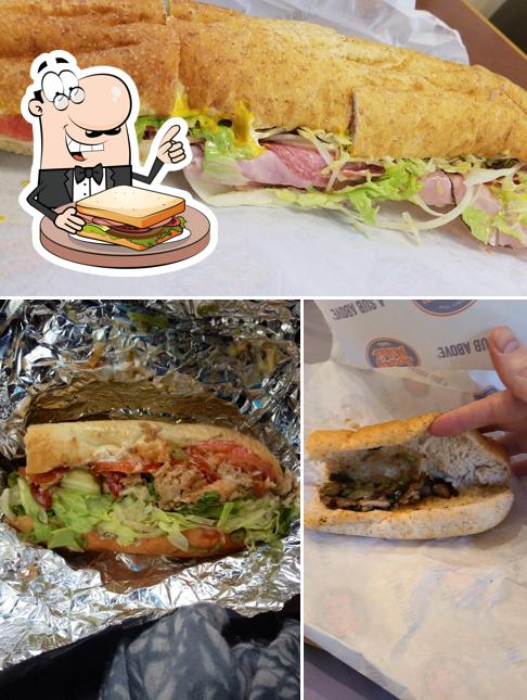 Degusta un sándwich en Jersey Mike's Subs