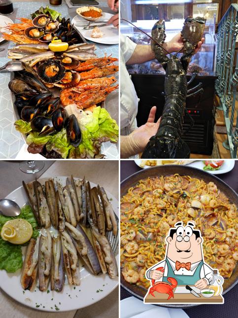 В "Restaurante la Colegiata" вы можете отведать разные блюда с морепродуктами