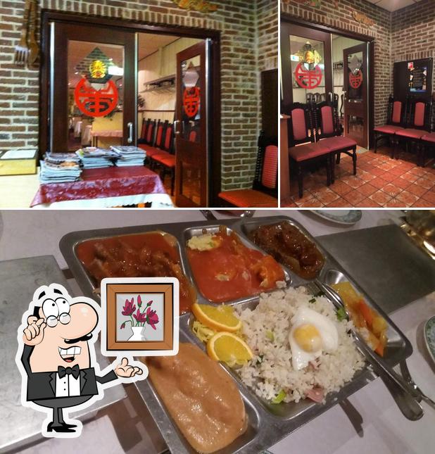 Vérifiez l’image représentant la intérieur et nourriture concernant Chinese Indonesian Restaurant Peking