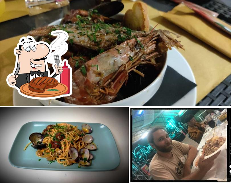Prenditi i un pasto a base di carne a Jhonny Paranza Ristorante & Tapas
