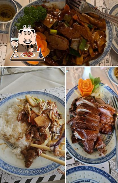 Ordina i un pasto a base di carne a China Restaurant China-Town