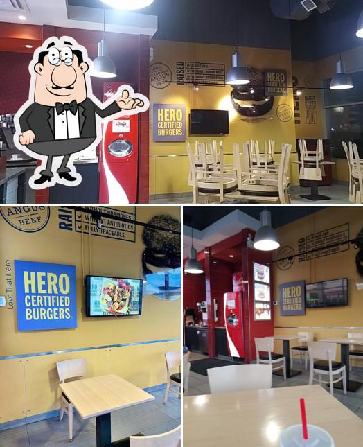 Installez-vous à l'une des tables de Hero Certified Burgers