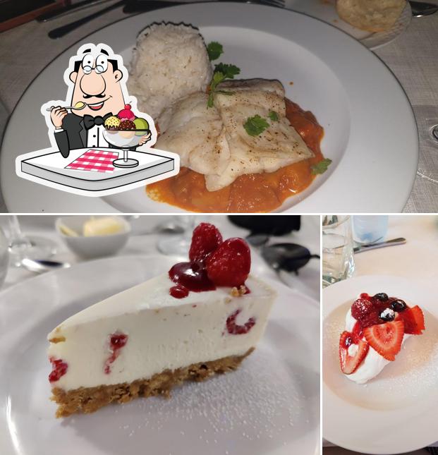 Restaurant Patio de la Fuente provides a variety of desserts