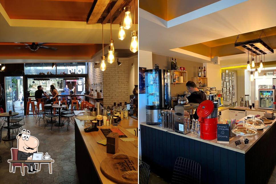 Посмотрите на внутренний интерьер "Sankofa Coffee Shop / Galata"