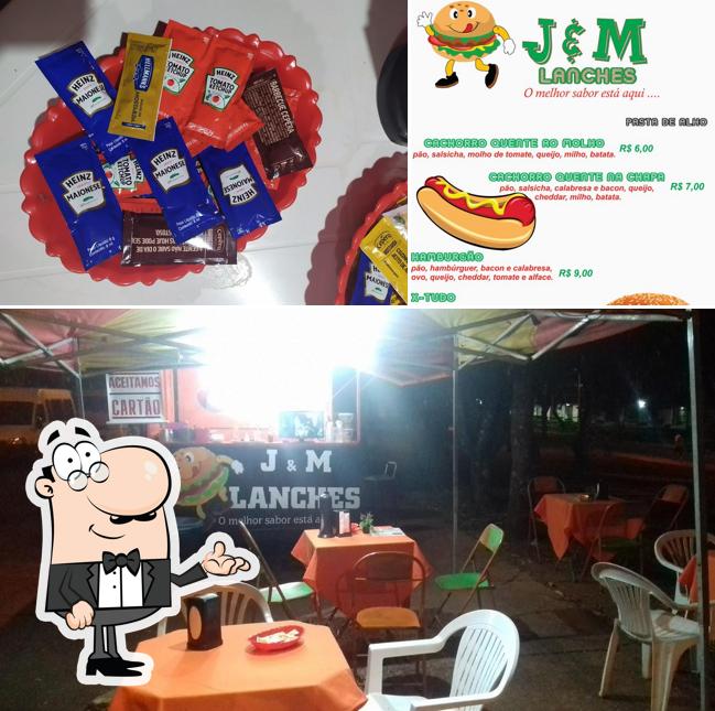 O interior do Jm Lanches