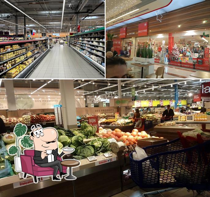 L'intérieur de Carrefour Ecully