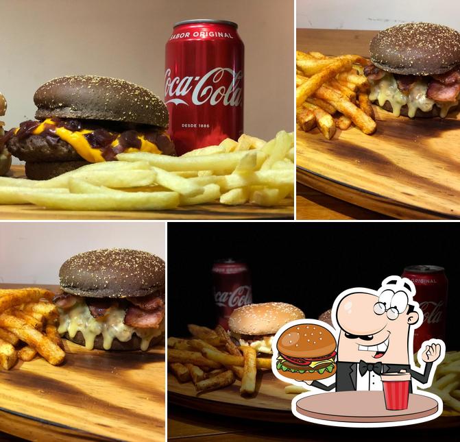 Experimente um hambúrguer no Marujo Burger e Restaurante