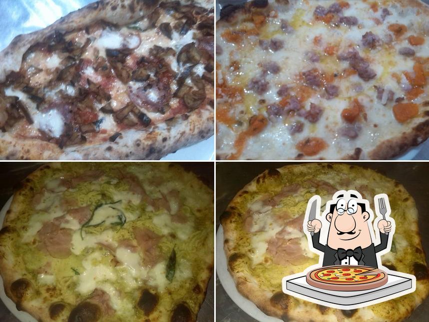 Prenditi una pizza a Pizzeria Ristorante la Marinara