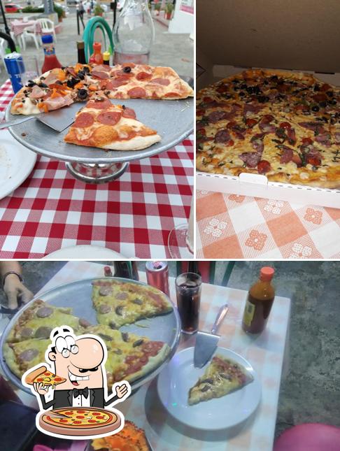 Get pizza at PIZZERÍA RESTAURANTE NAPOLI