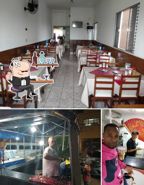 O Panela Cheia Restaurante se destaca pelo interior e exterior