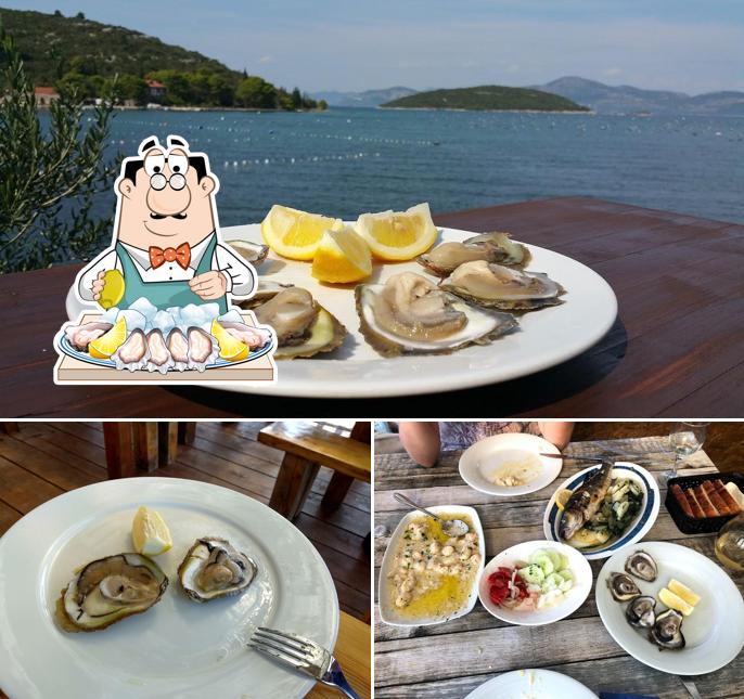 Mussel & Oyster Bar " SUTVID " serve un'ampia scelta di pasti di mare