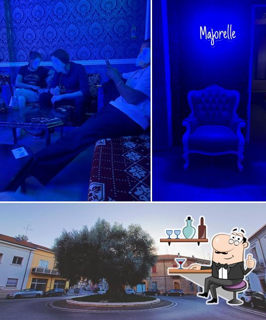 Guarda la immagine che mostra la interni e esterno di Majorelle Rimini