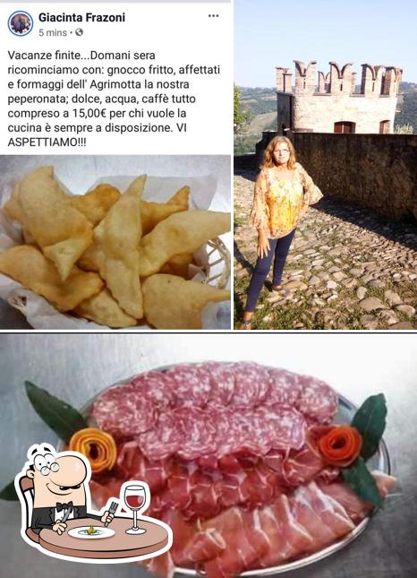 La immagine di cibo e esterno da La Motta Agriturismo Castelvisconti