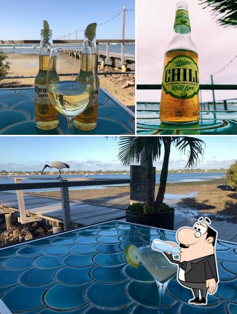 Oyster Shed Beach Club in Sandstone Point Restaurant reviews